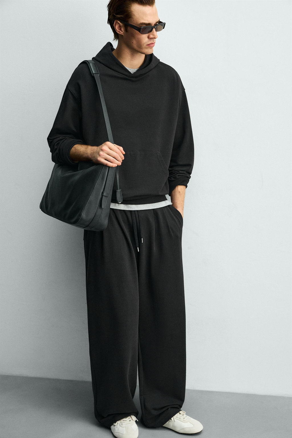 PANTAL?N JOGGER PLIEGUES SOFT / Negro