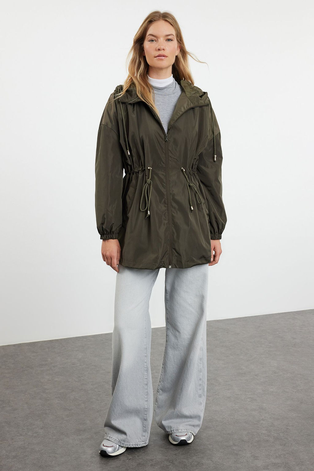 Haki Oversize Kapusonlu Su Gecirmez Yagmurluk Mont TWOAW24MO00160