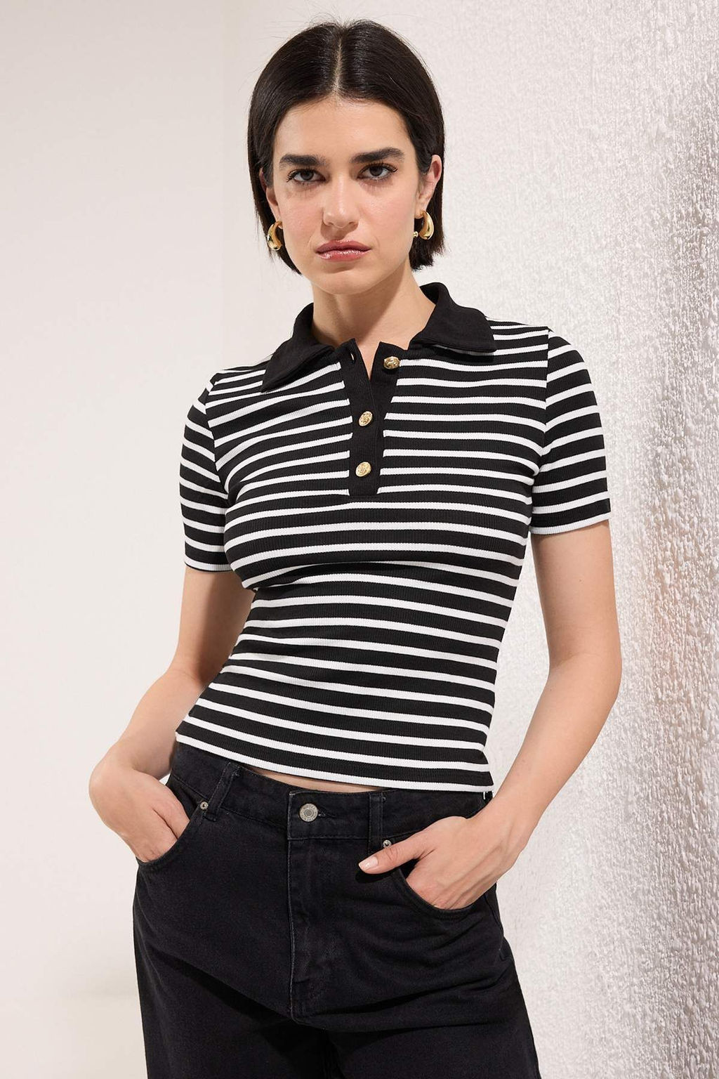 Trendyolmilla Siyah Cizgili Fitted/Vucuda Oturan Esnek Orme Bluz TWOSS25BZ00544 фото 2