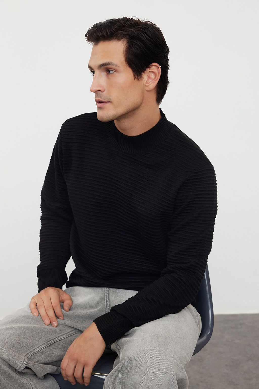 Trendyolmilla Man Siyah Slim Dar Kesim Yar?m Bal?kc? Yaka Dokulu Triko Kazak TMNAW20LS0012