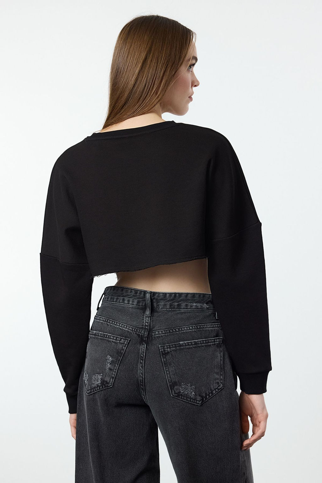 TRENDYOLMILLA Siyah Aplike Nak?sl? Relaxed Super Crop Kal?n Orme Sweatshirt TWOAW25SW00279 фото 10