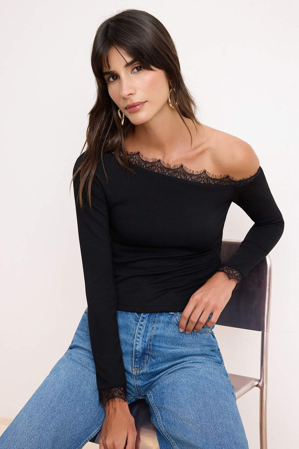 Siyah Fitted/Vucuda Oturan Asimetrik Yaka Uzun Kollu Dantel Detayl? Tul Orme Bluz TWOSS26BZ00662 - Trendyolmilla фото 2