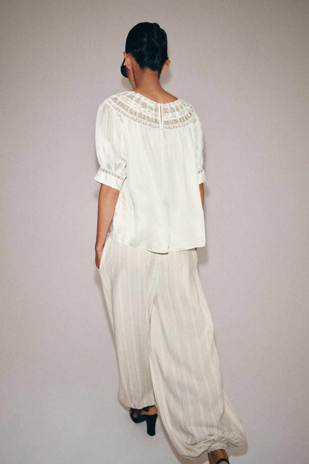 BLUSA MANGA CORTA ENCAJE ZW COLLECTION / Blanco - Zara фото 3