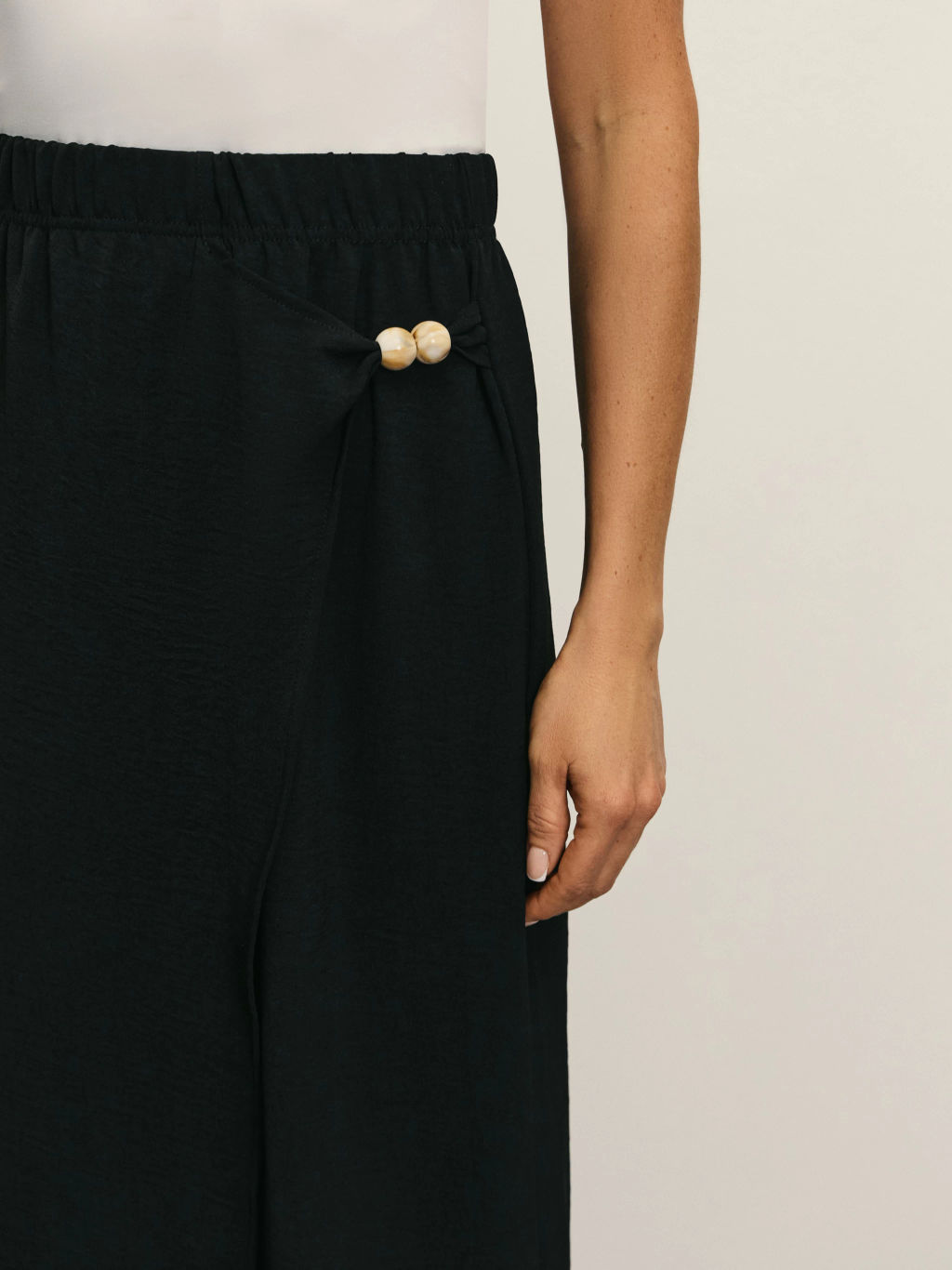 Юбка на запах с декоративными бусинами / Zarina  фото 5