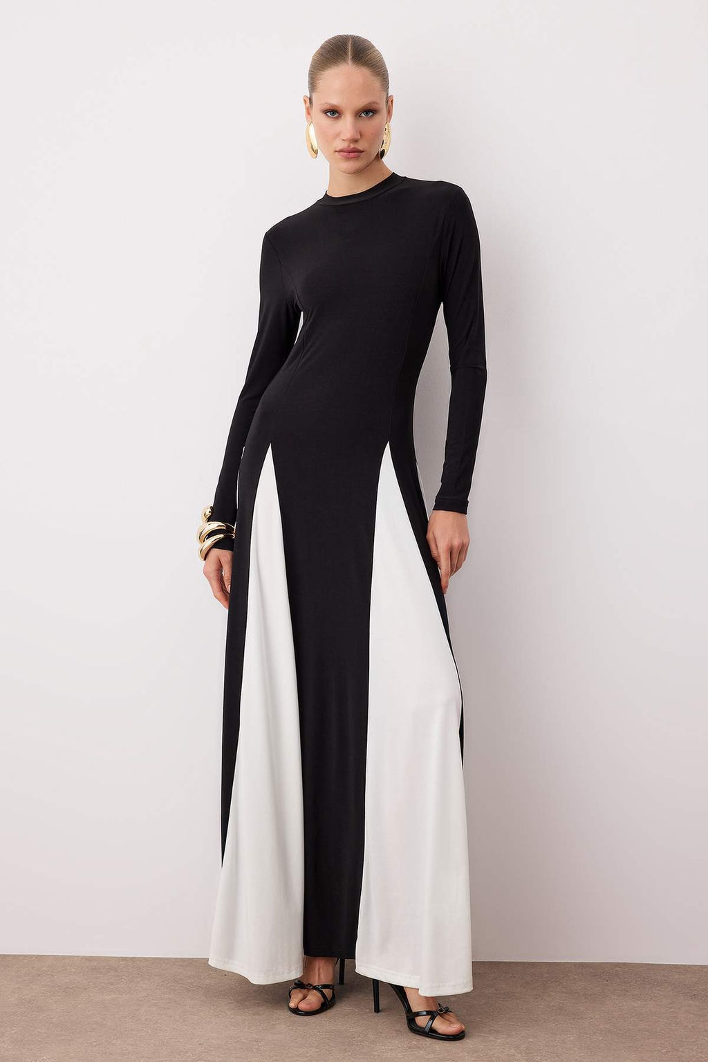 Siyah-Beyaz Renk Bloklu Orme Maxi S?k Abiye Gece Mezuniyet Elbisesi TPRAW26AE00017 - Trendyolmilla фото 2