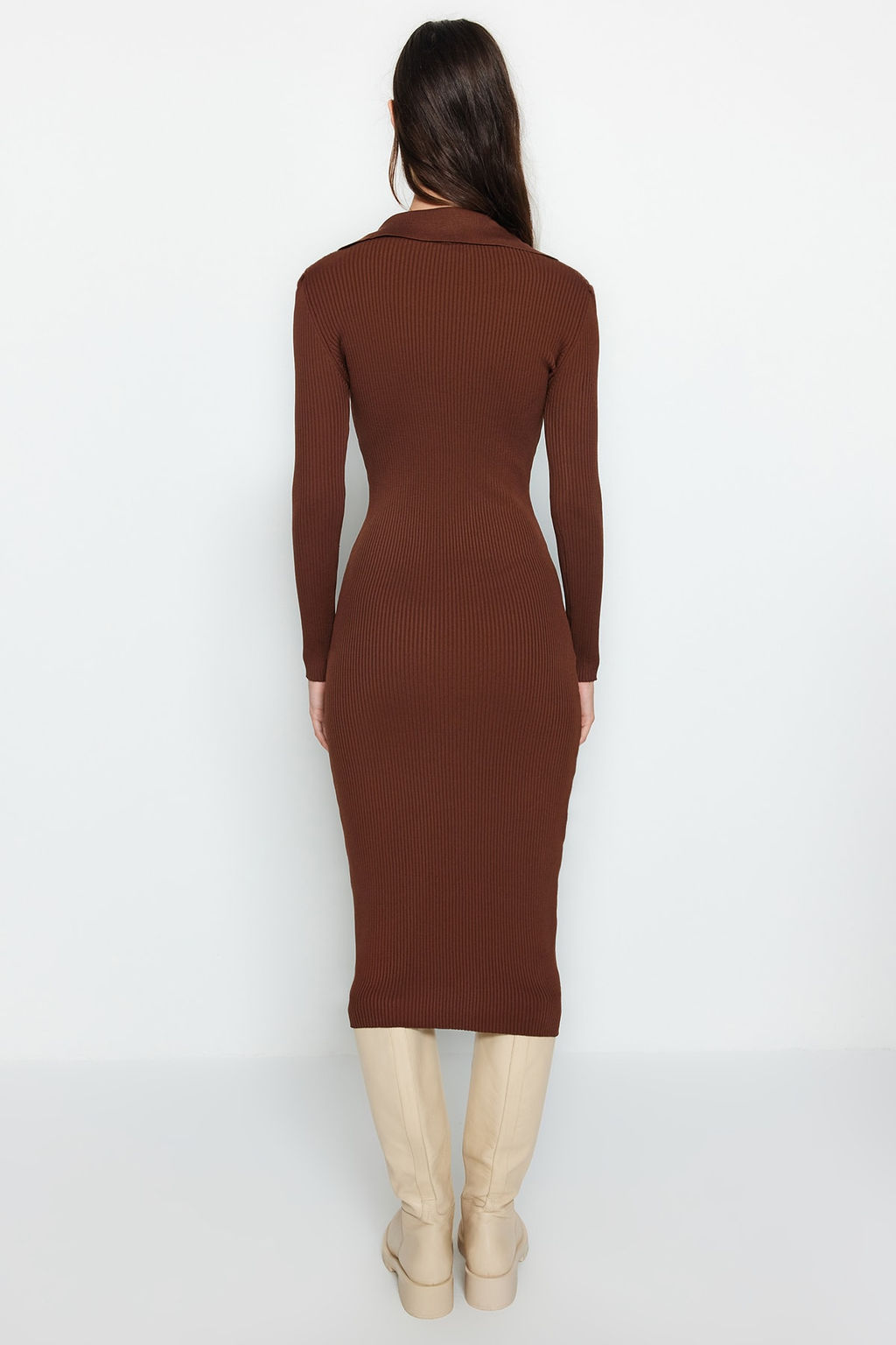 TRENDYOLMILLA Antrasit Midi Triko Polo Yaka Elbise TWOAW24EL00030  фото 6