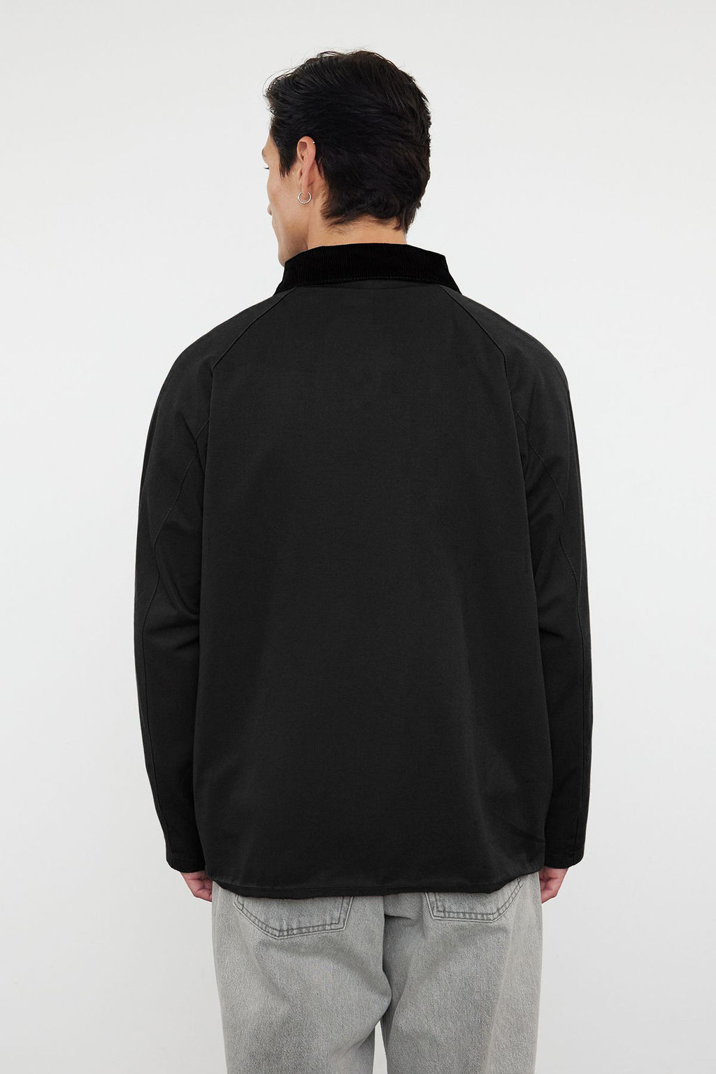 Siyah Regular Fit Kadife Yaka Detayl? Unisex Mevsimlik Mont TMNAW25MO00017