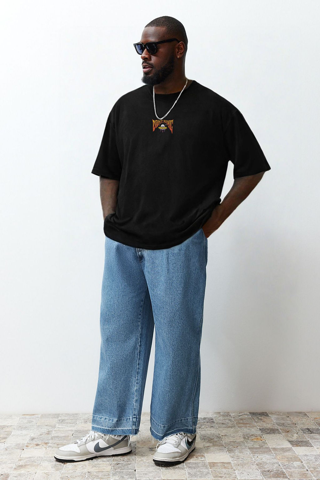 TRENDYOL MAN Buyuk Beden Siyah Oversize/Genis Kesim Uzay Bask?l? %100 Pamuklu T-Shirt TMNSS25BF00017 - Trendyolmilla фото 2