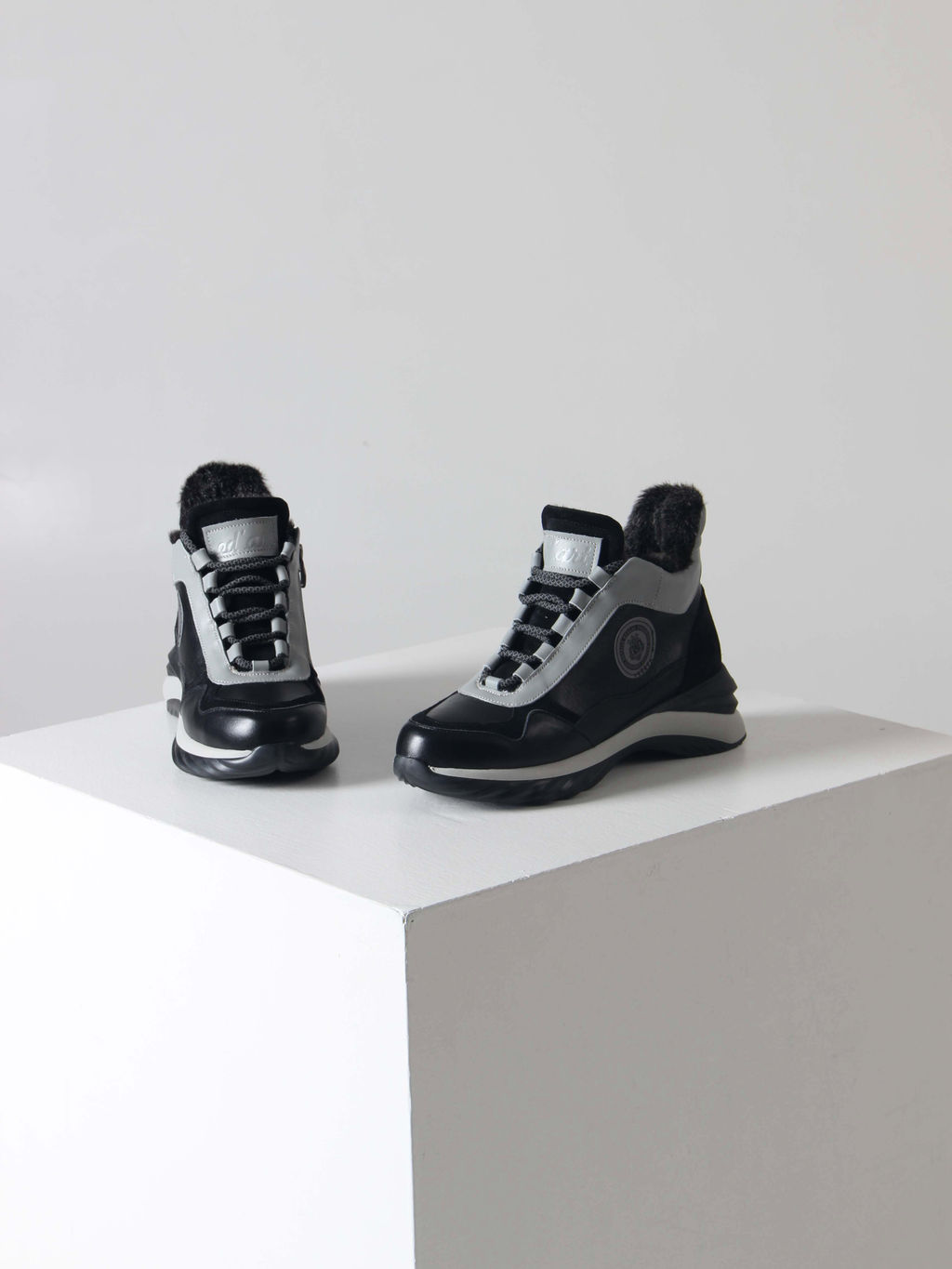 Ботинки 350.uno2bl. черный серый/Мех