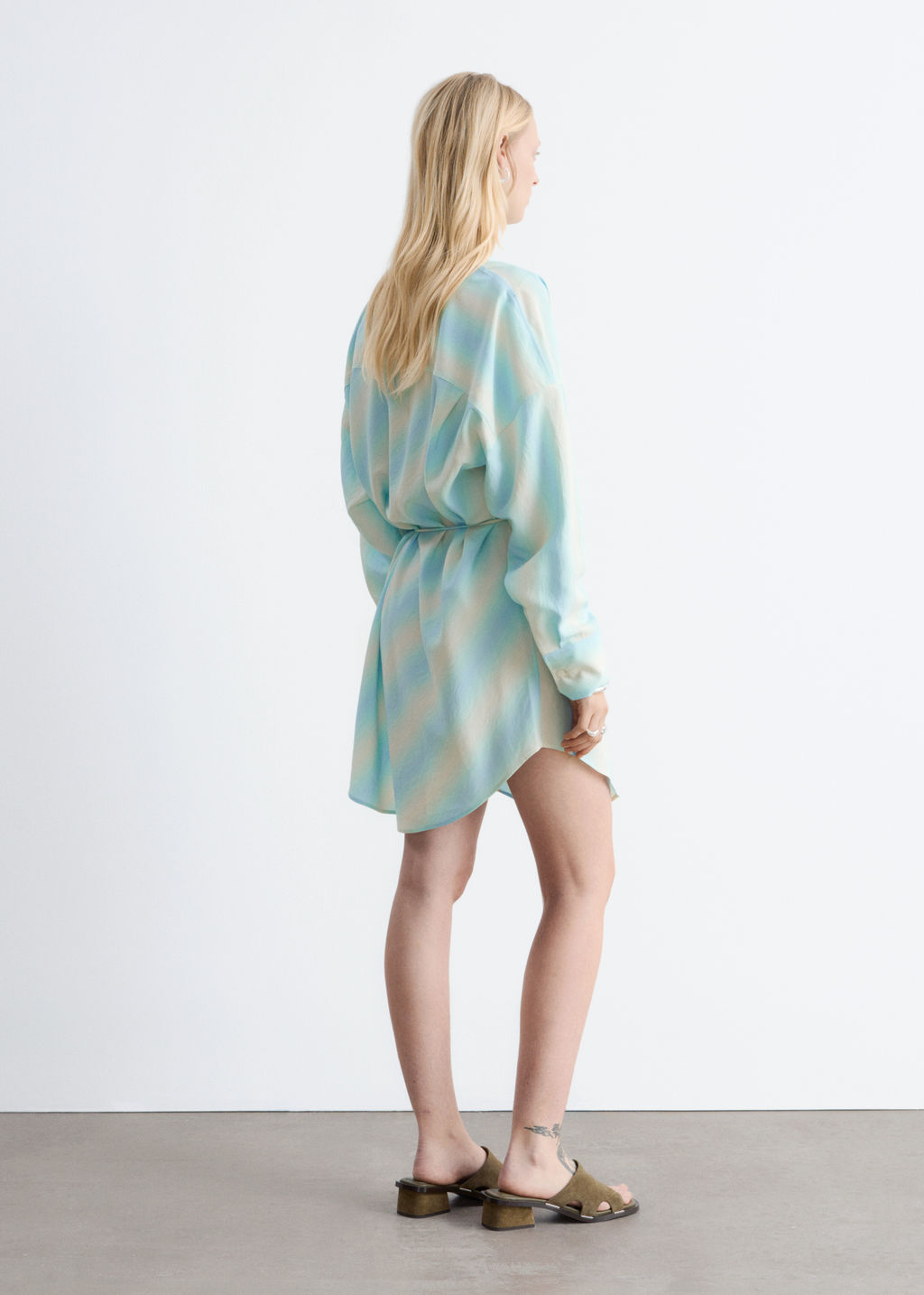Vestido midi estampado con cuello chal - H&m фото 4