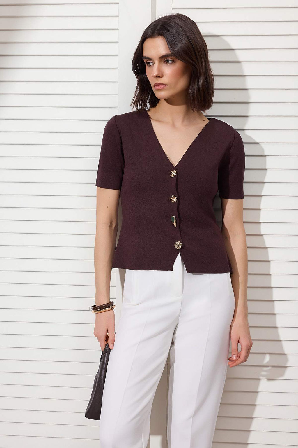 Kahverengi Dugme Detayl? V Yaka Triko Bluz TWOSS26BZ00129