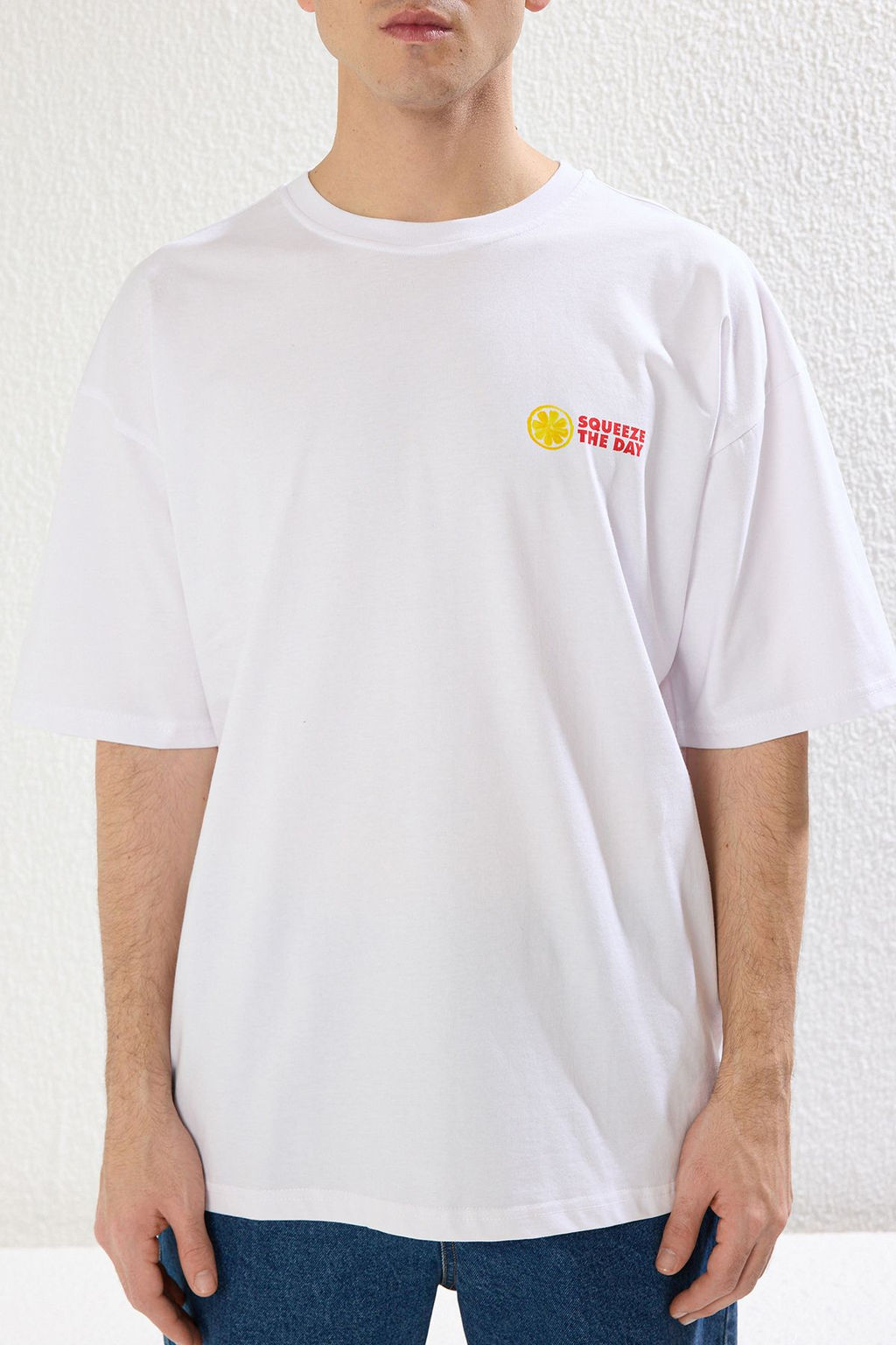 Beyaz Oversize/Genis Kesim Limon Bask?l? %100 Pamuklu T-Shirt TMNSS23TS00089