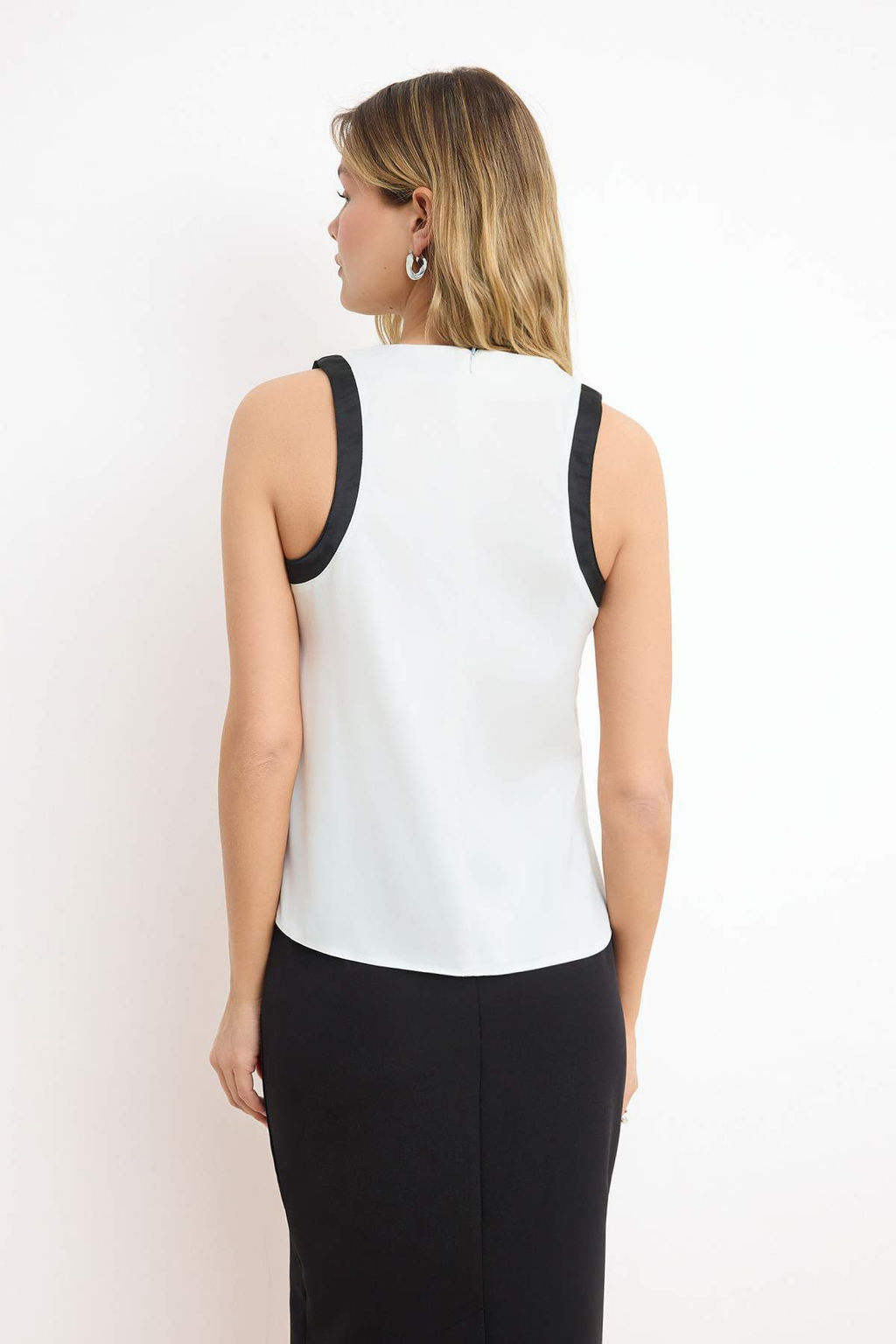 Beyaz Degaje Yaka Saten S?k Dokuma Bluz TWOSS26BZ00409 - Trendyolmilla фото 4