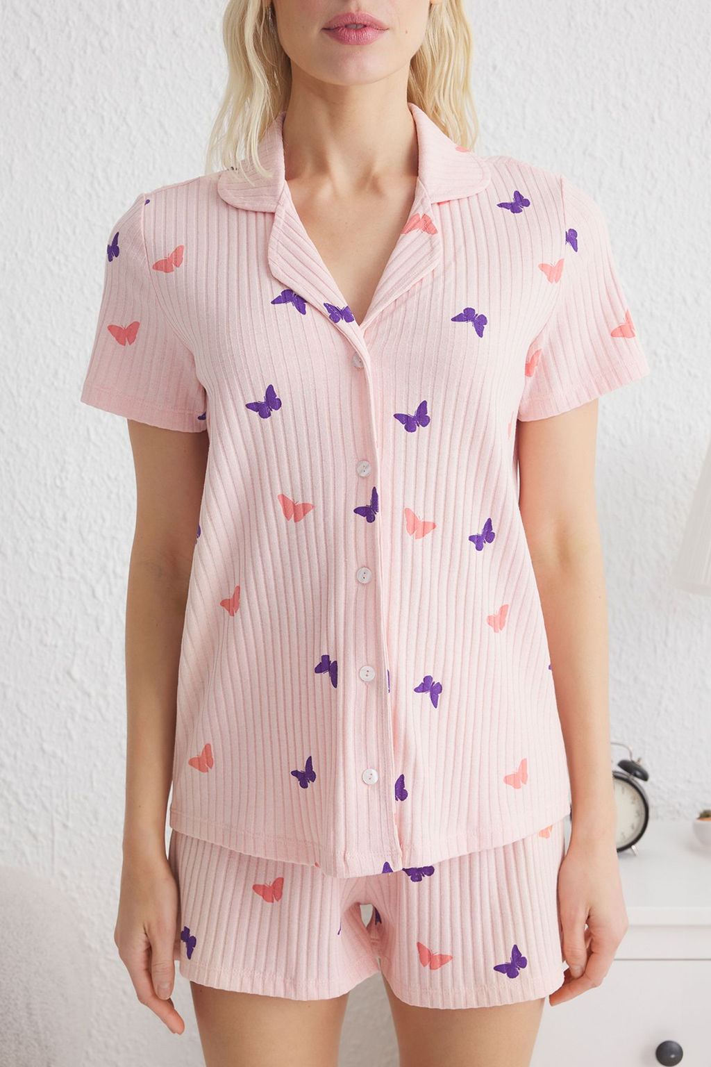 Trendyolmilla Somon-Cok Renkli Kelebek Desenli Fitilli Sortlu Orme Pijama Tak?m? THMSS25PT00016 фото 3