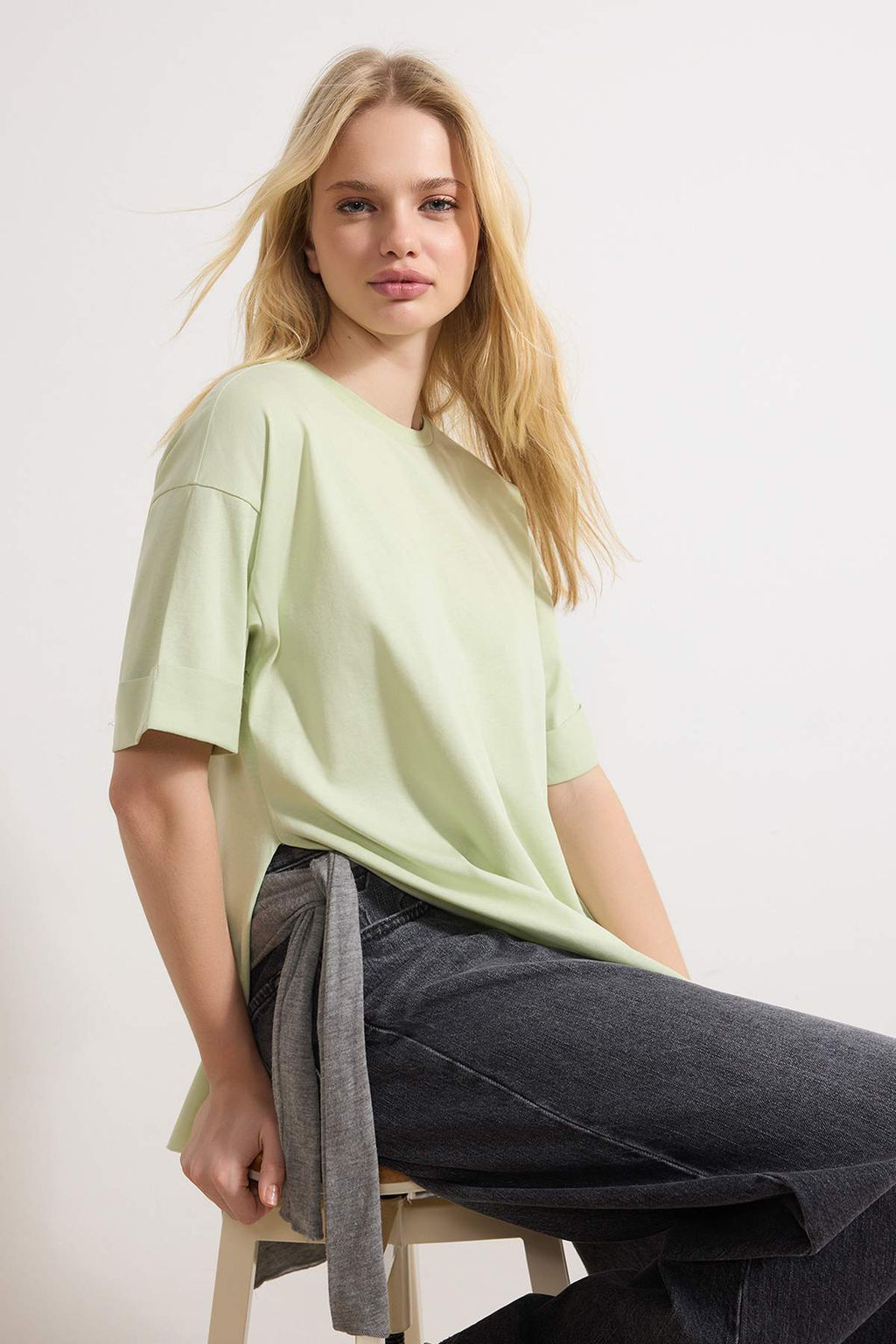TRENDYOLMILLA Siyah Duble Kol Genis Kesim Asimetrik Boyfriend Orme T-Shirt TWOSS20TS0828  фото 36
