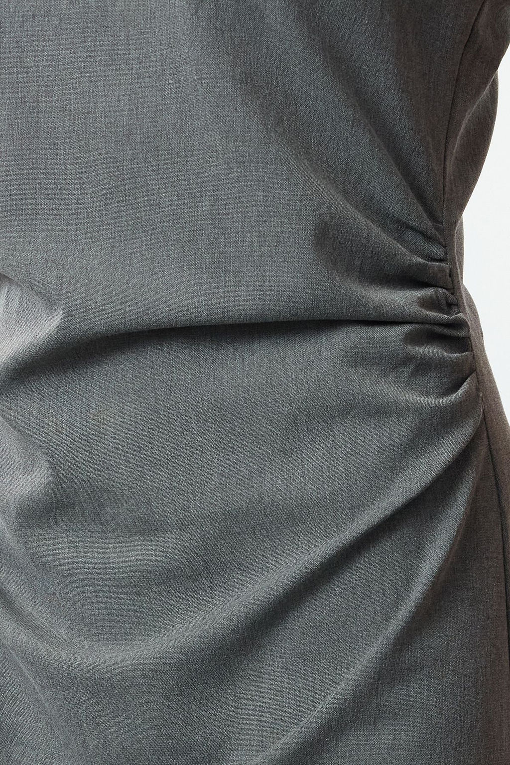 TRENDYOLMILLA Gri Duz Vucudu Saran Mini Drape Detayl? Dokuma Elbise TWOAW25EL00541  фото 12