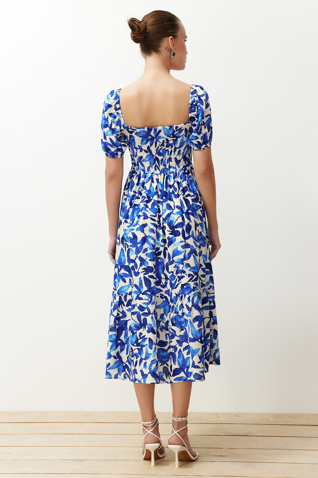 Mavi Cicekli Skater Gipe Yaka Detayl? Shally Midi Dokuma Elbise TWOSS24EL00952 - Trendyolmilla фото 6