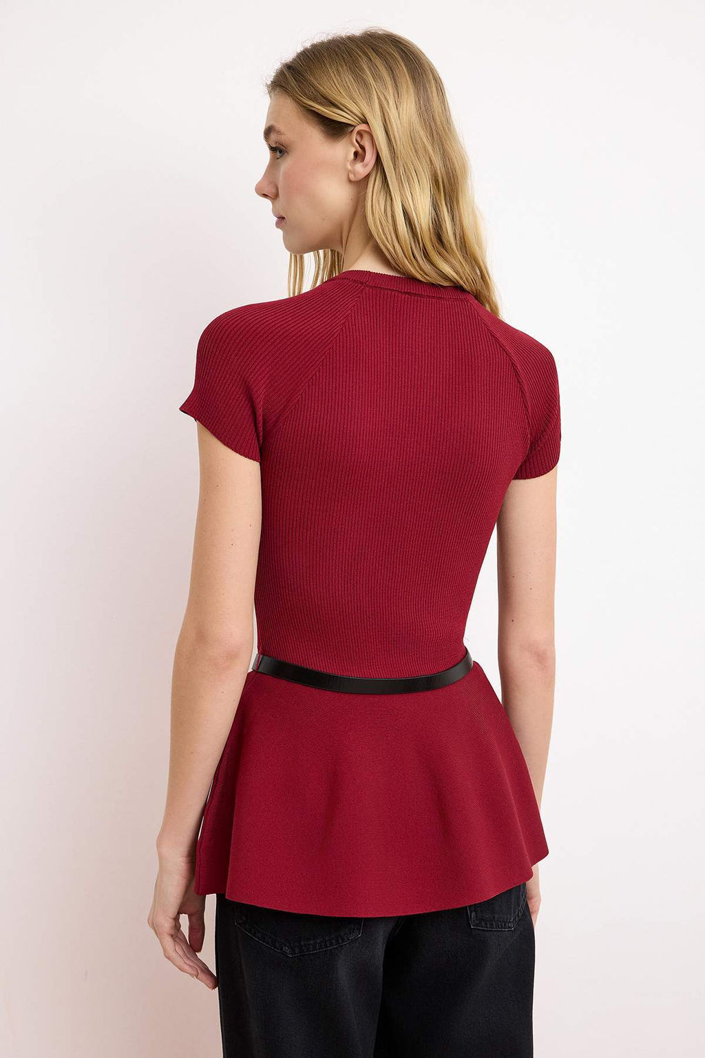 Bordo Dik Yaka Kemer Detayl? Fitted Triko Ince Bluz TWOSS26BZ00281 - Trendyolmilla фото 6