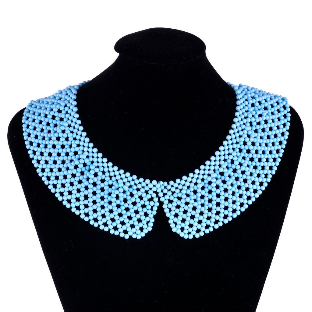 Ожерелье-воротник ажурной вязки голубого цвета - Модные истории фото 2