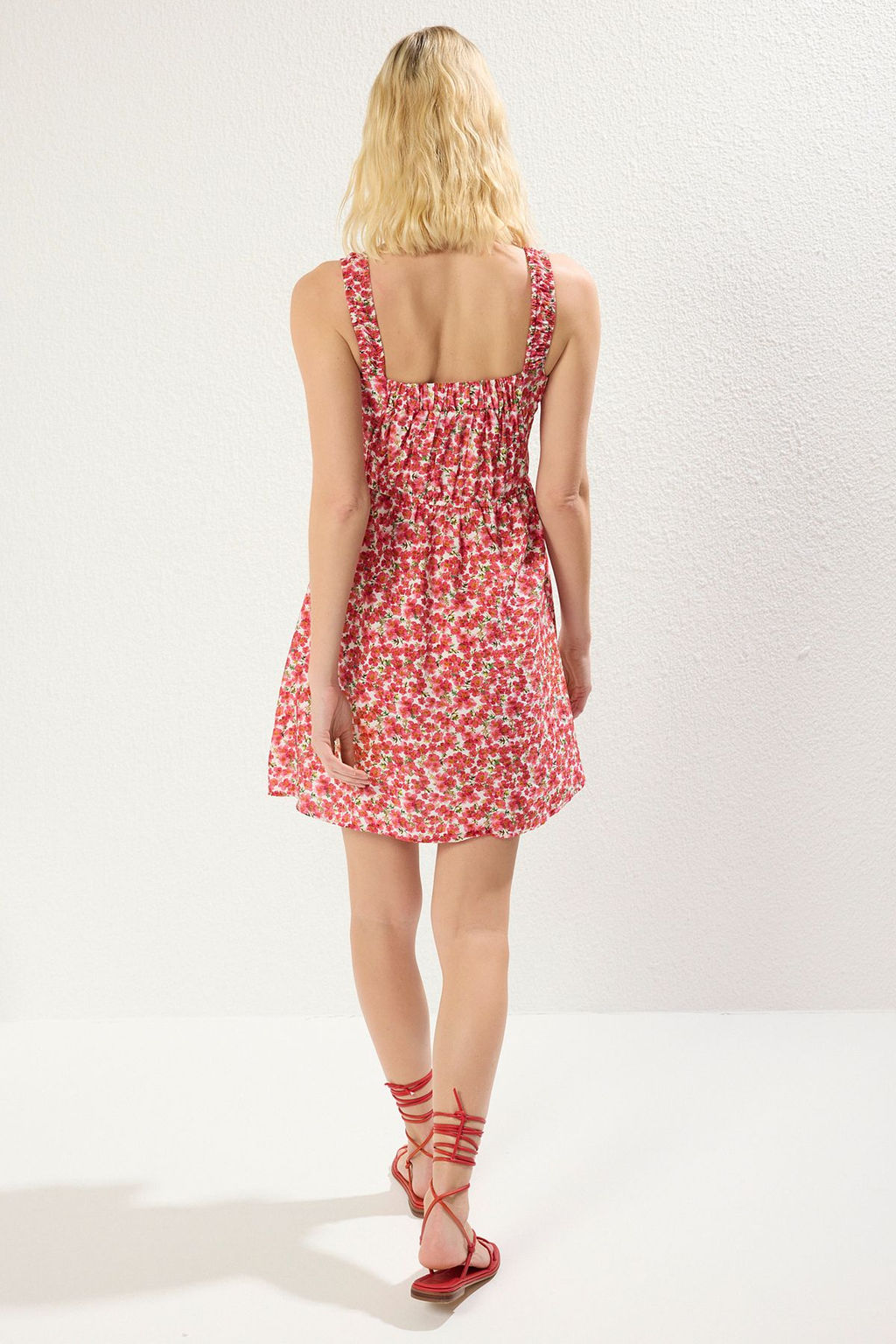 Pembe Cicekli Etegi Belden Ac?lan Lastikli Mini Dokuma Elbise TWOSS25EL00033 - Trendyolmilla фото 5