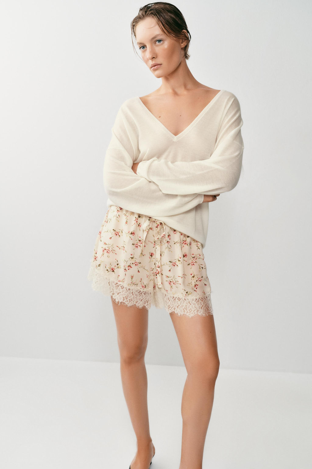 SHORTS ESTAMPADO FLORAL ENCAJE / Estampado - Zara фото 4