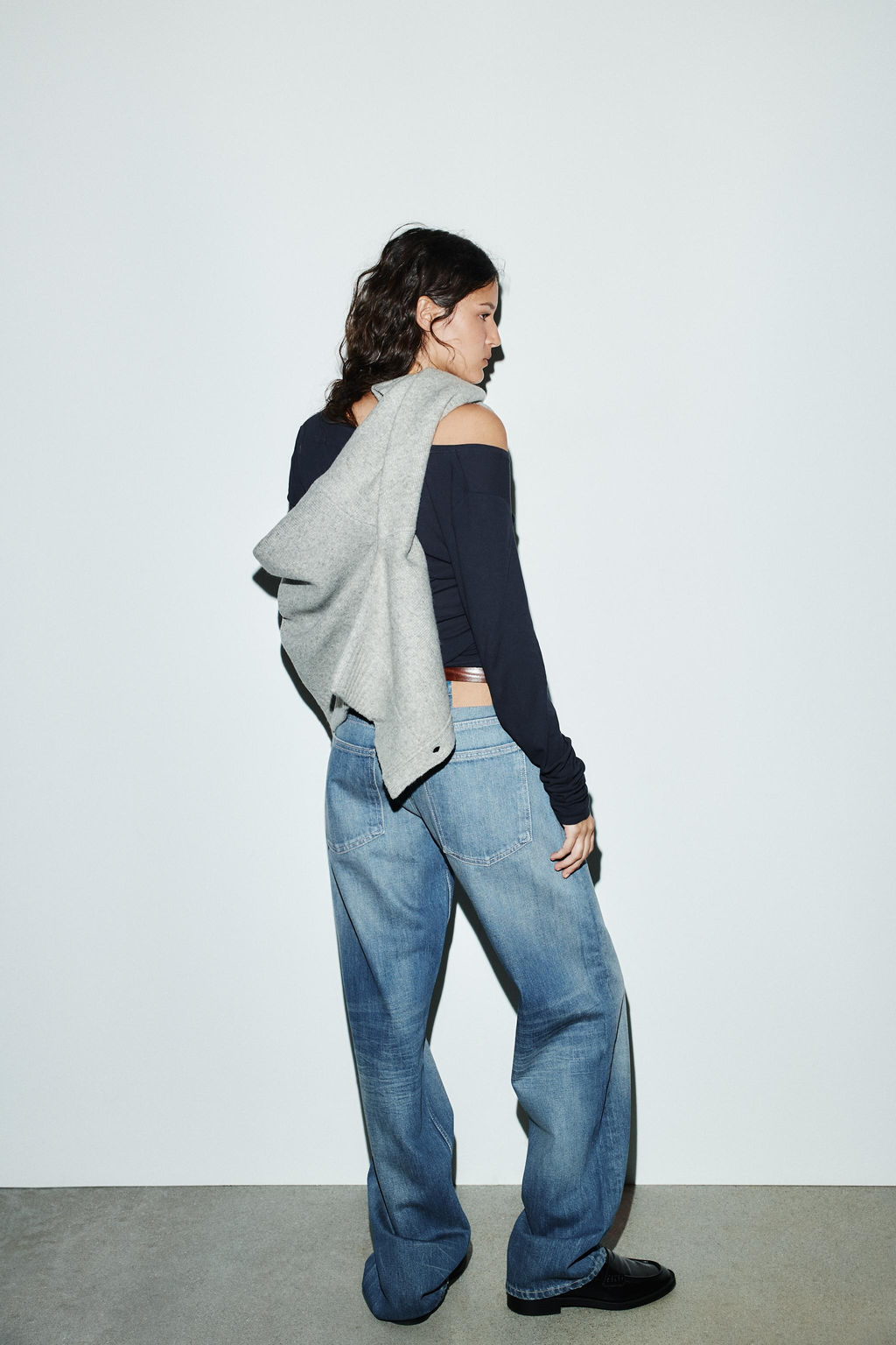 TRF LOW-RISE BAGGY TAPERED JEANS - Zara фото 5