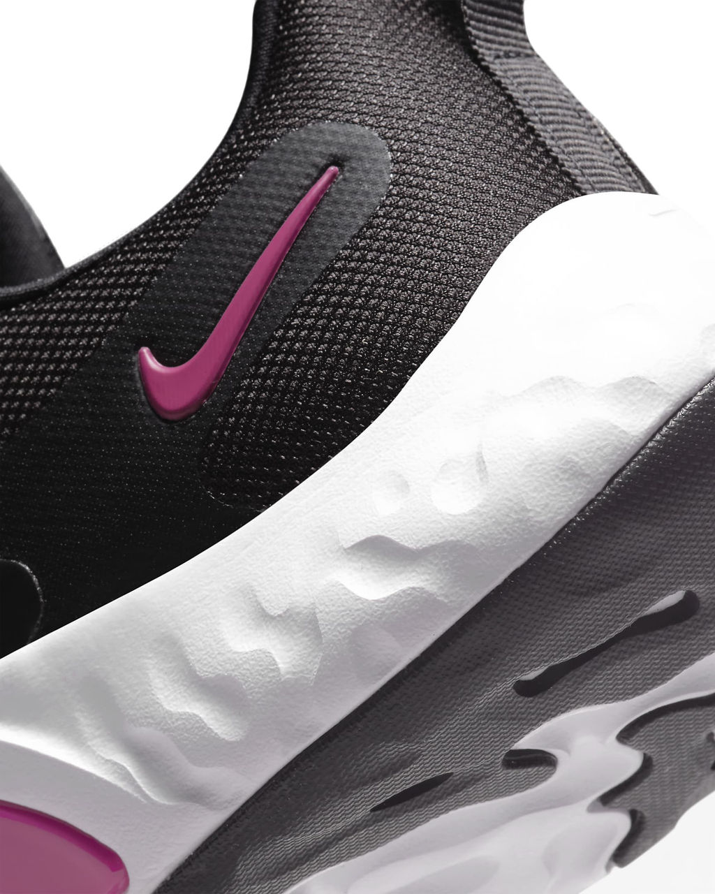 Кроссовки женские