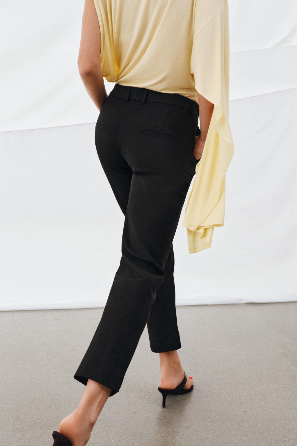PANTAL?N CAPRI TIRO BAJO ZW COLLECTION / Negro - Zara фото 3