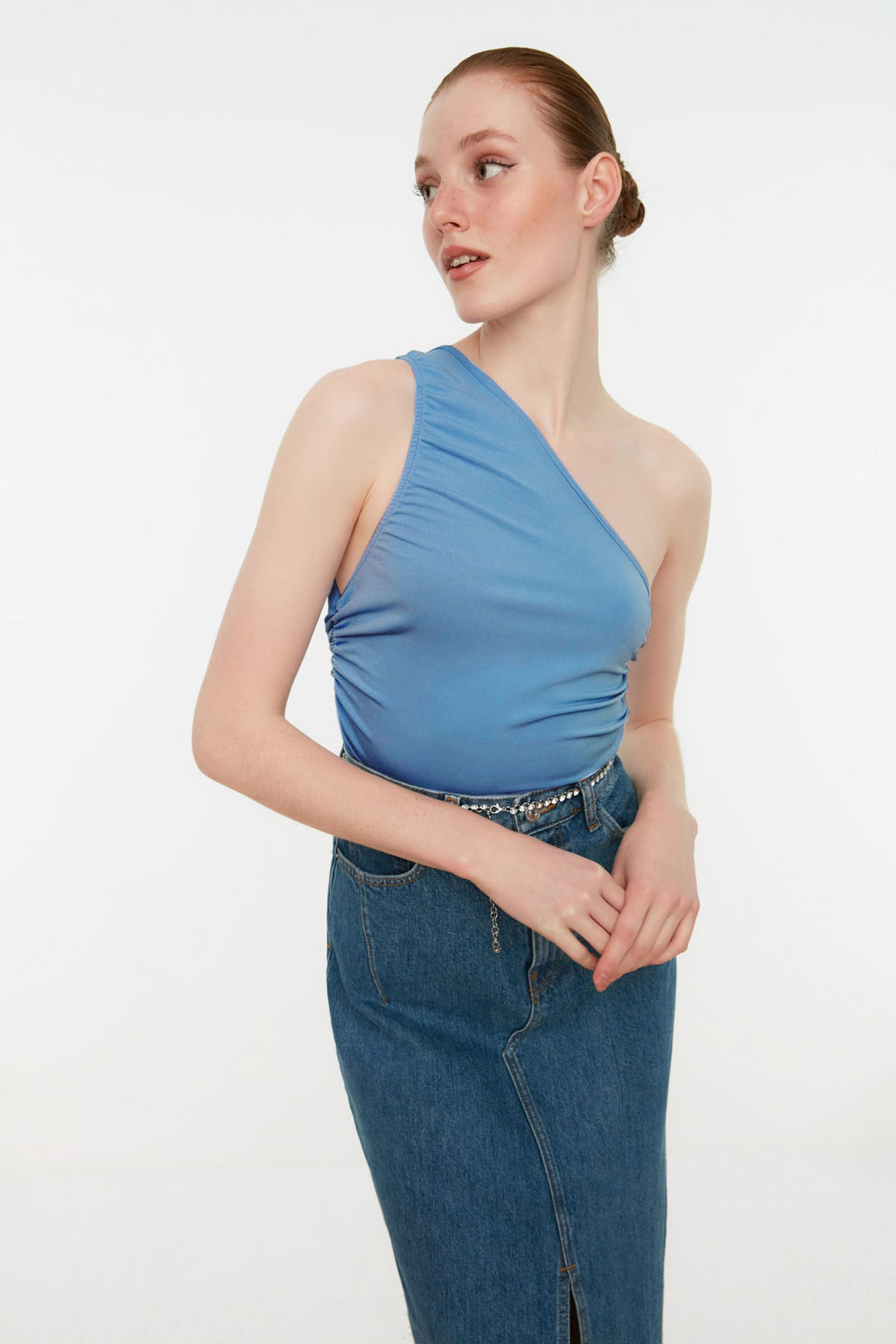 Trendyolmilla Siyah Buzgu Detayl? Fitted/Vucuda Oturan Tek Omuz Esnek Orme Bluz TWOSS21BZ0590  фото 25