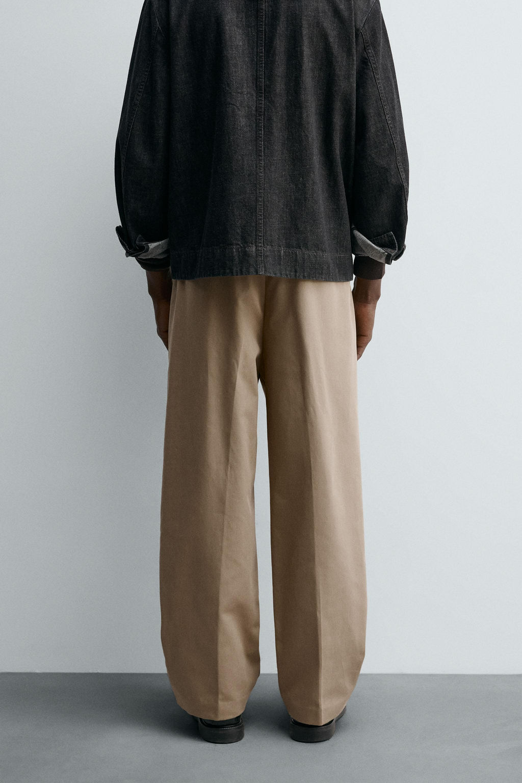 RELAXED FIT PLEATED TROUSERS - Zara фото 3