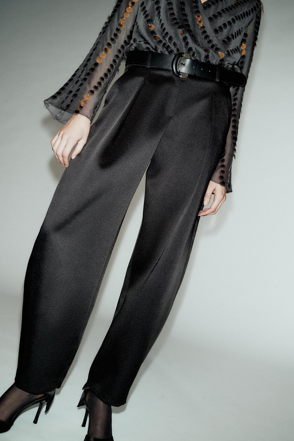 SATIN BARREL TROUSERS WITH BELT - Zara фото 2