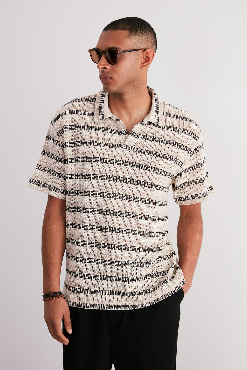 TRENDYOL MAN Ekru Oversize/Genis Kesim Dusuk Omuz Limited Edition Cizgili Polo Yaka T-shirt TMNSS24PO00023 - Trendyolmilla фото 3