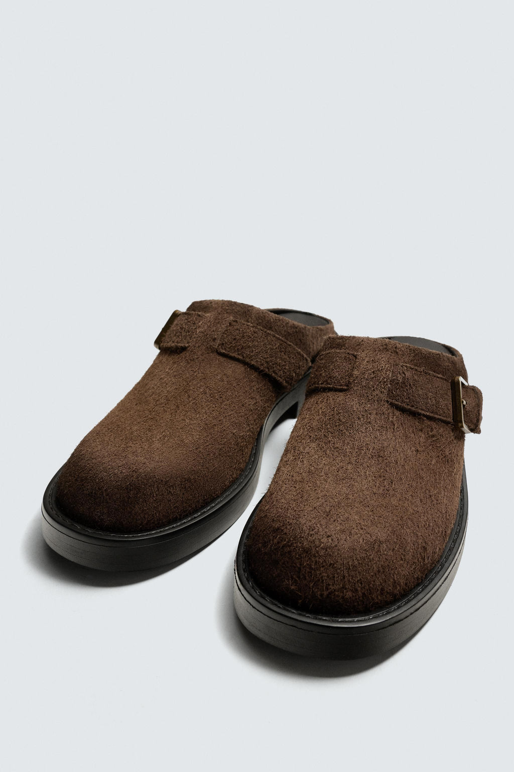 LEATHER CLOGS WITH BUCKLE