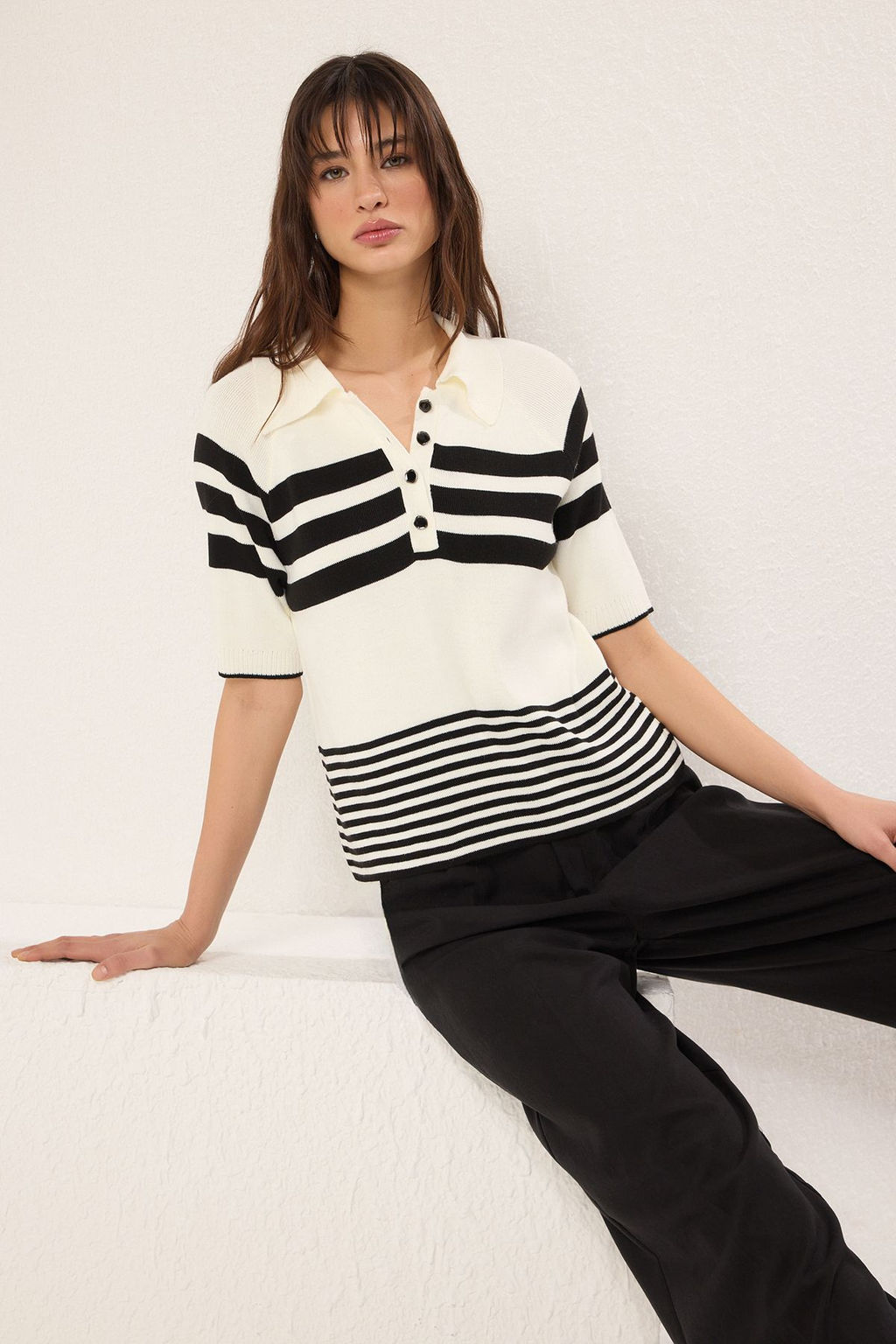 Ekru Polo Yaka Renk Bloklu Ince Triko Bluz TWOSS25KZ00002