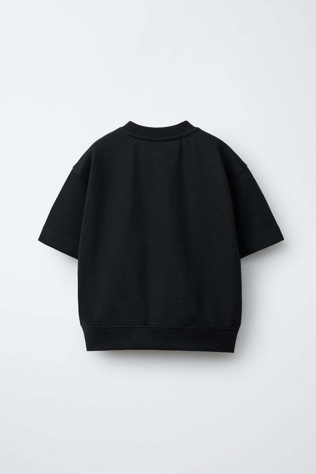 SUDADERA MANGA CORTA TEXTO RELIEVE / Negro - Zara фото 2
