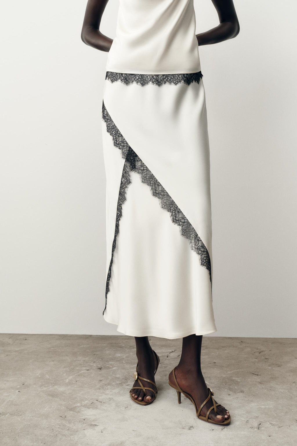 SATIN MIDI SKIRT WITH LACE - Zara фото 8