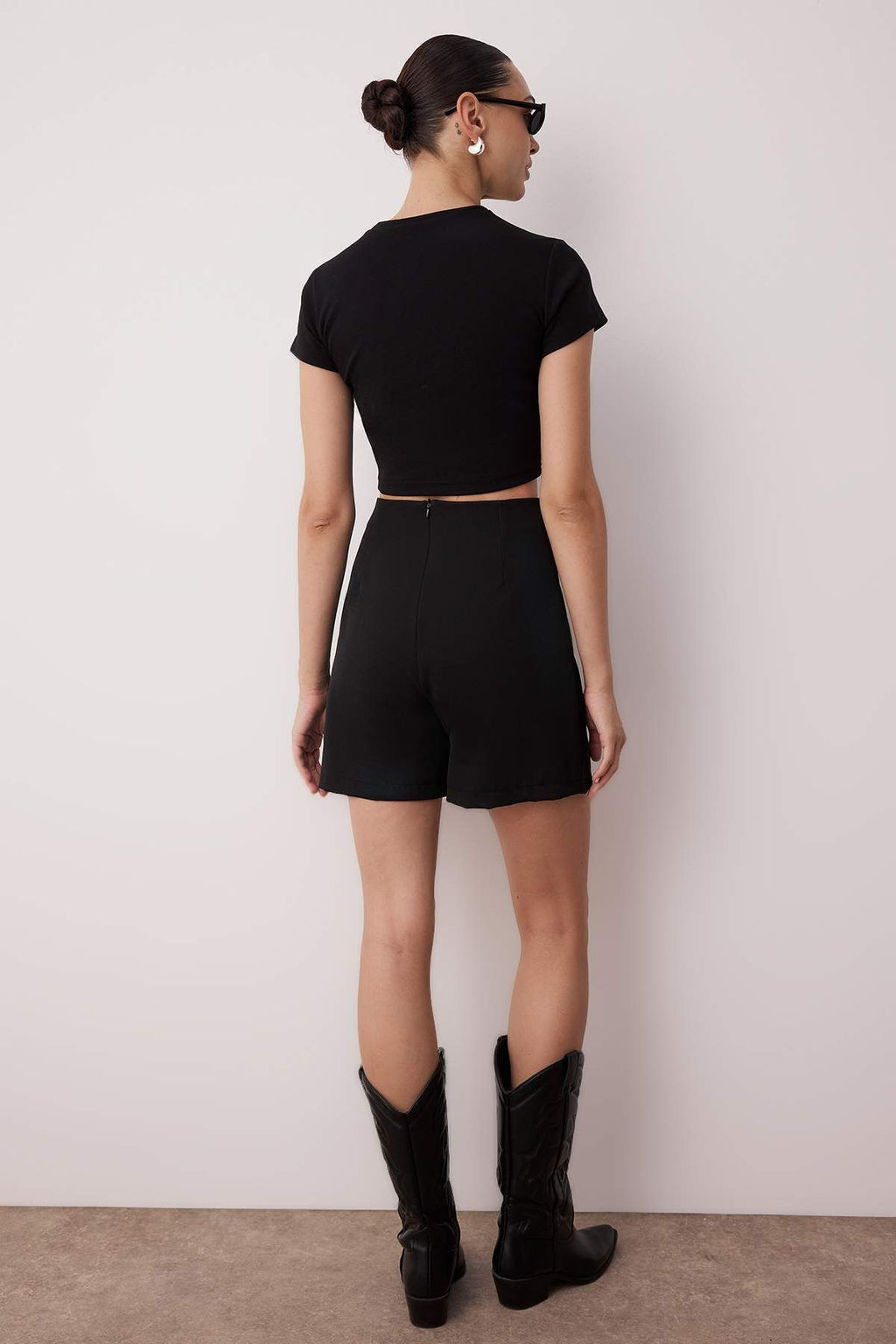 TRENDYOLMILLA Siyah Fermuar Detayl? Dokuma Sort Etek TWOSS20SR0139 фото 4