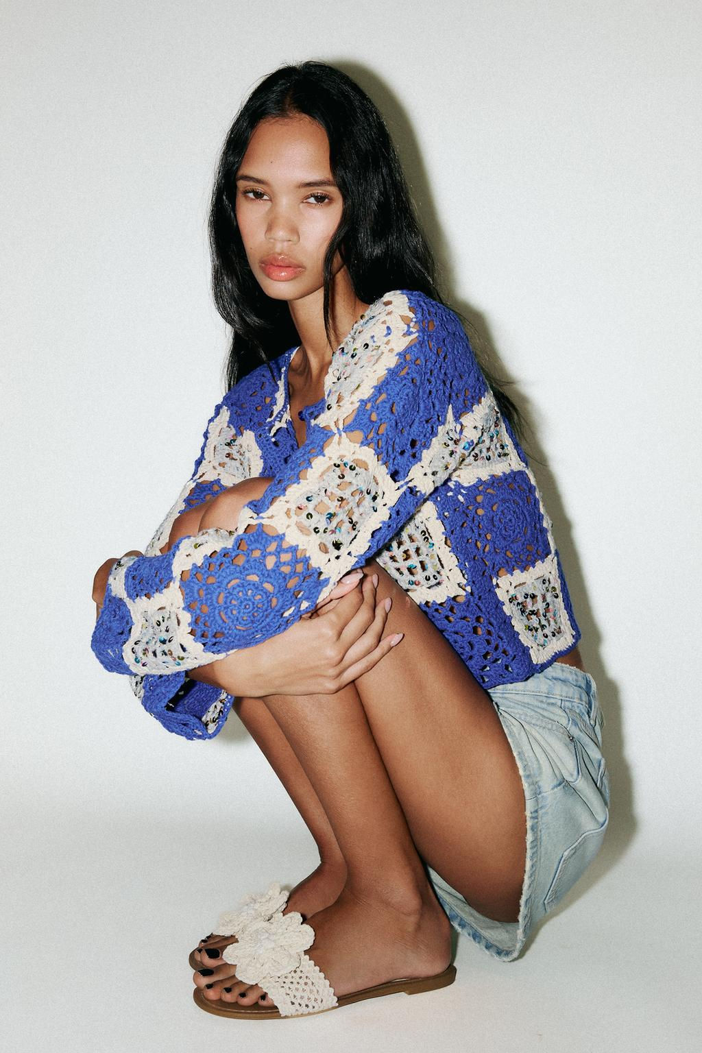 CROCHET BOW FLAT SANDALS