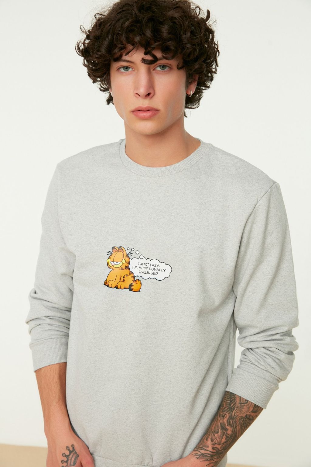 TRENDYOL MAN Gri Erkek Garfield Orijinal Lisansl? Regular/Normal Kesim Bisiklet Yaka Sweatshirt TMNAW21SW0569 - Trendyolmilla фото 9