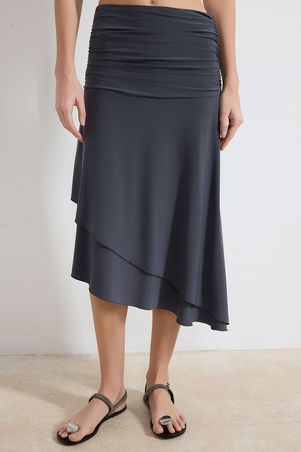 Antrasit Skater Asimetrik F?rf?rl? Yuksek Bel Midi Esnek Orme Etek TWOSS26ET00026 - Trendyolmilla фото 3