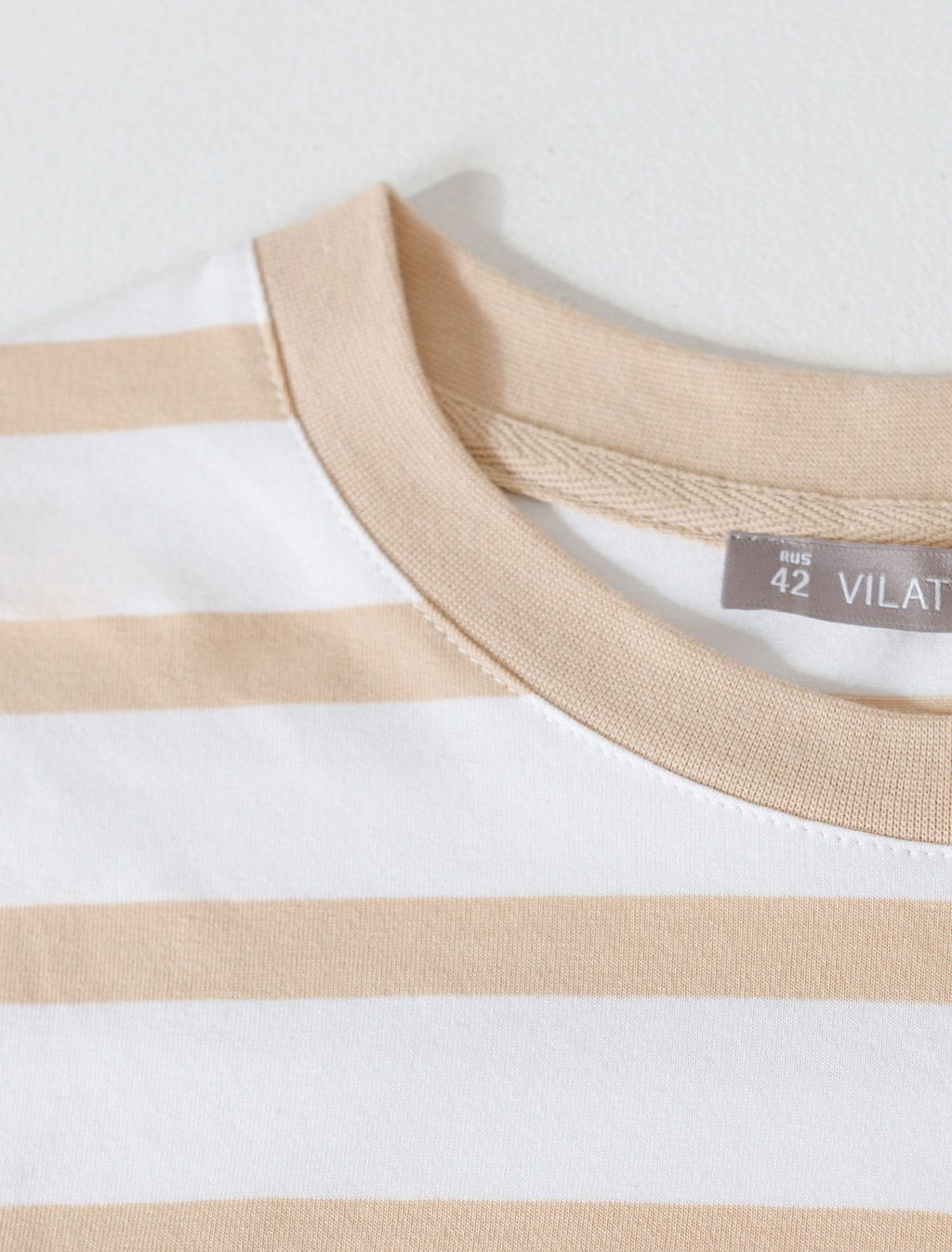 Свободная футболка в полоску с принтом из премиального хлопка с эластаном - Vilatte фото 3