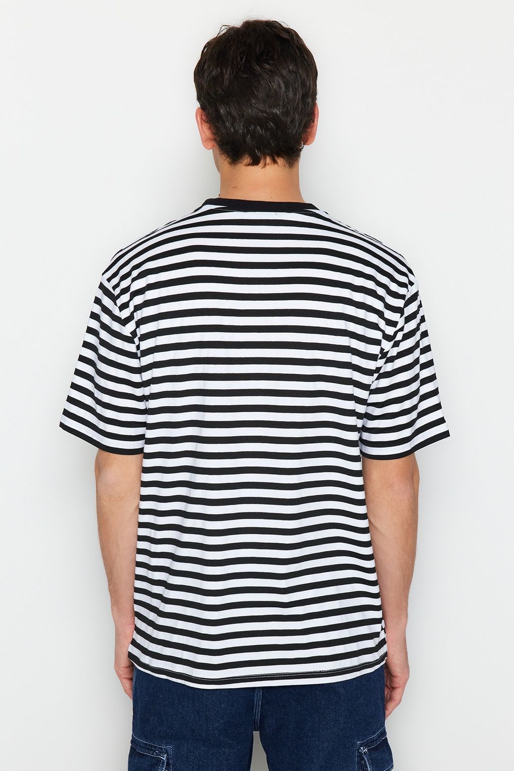 TRENDYOL MAN Siyah Oversize/Genis Kesim Cizgili K?sa Kol T-Shirt TMNSS20TS0511 - Trendyolmilla фото 12