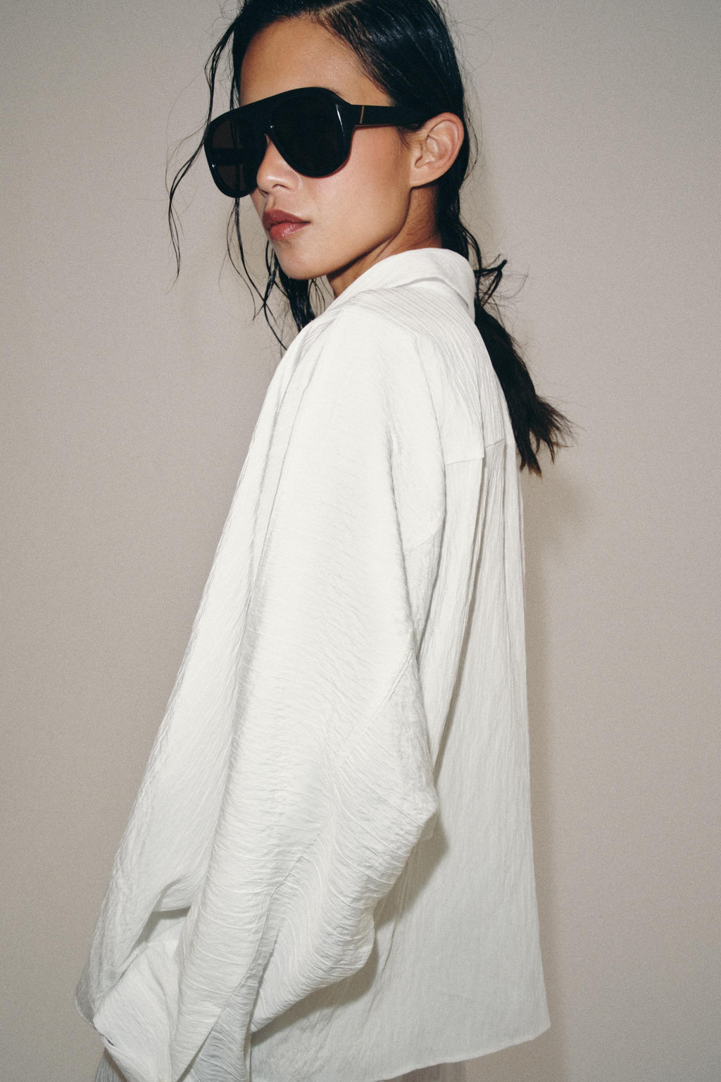 CAMISA OVERSIZE ESTRUCTURA ZW COLLECTION / Blanco roto - Zara фото 4