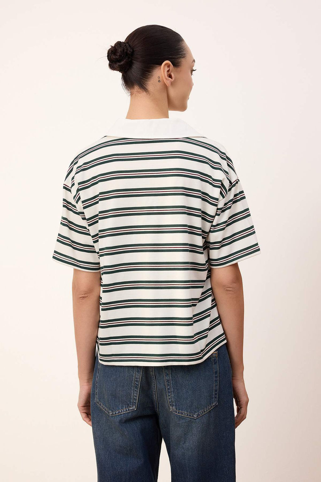 Wardrobe Essentials-Ekru Cizgili Normal Kal?p K?sa Kollu Tok %100 Pamuk Orme T-shirt TWOSS26TS00027