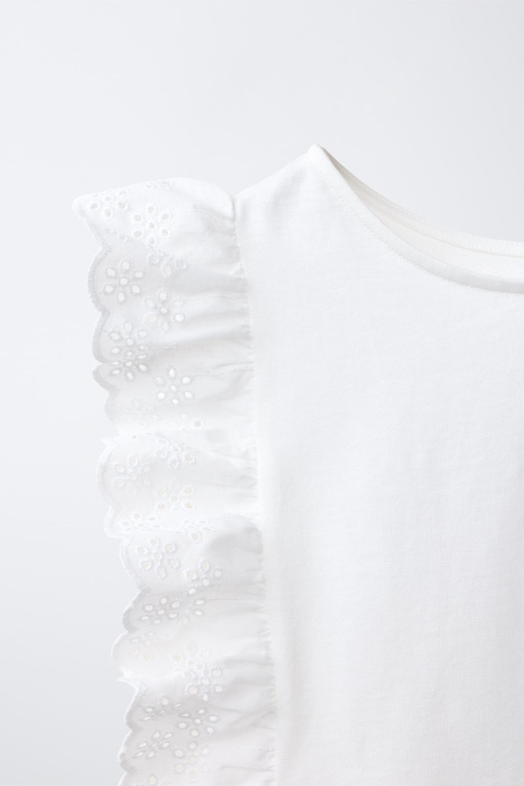 CAMISETA BORDADO SUIZO / Blanco