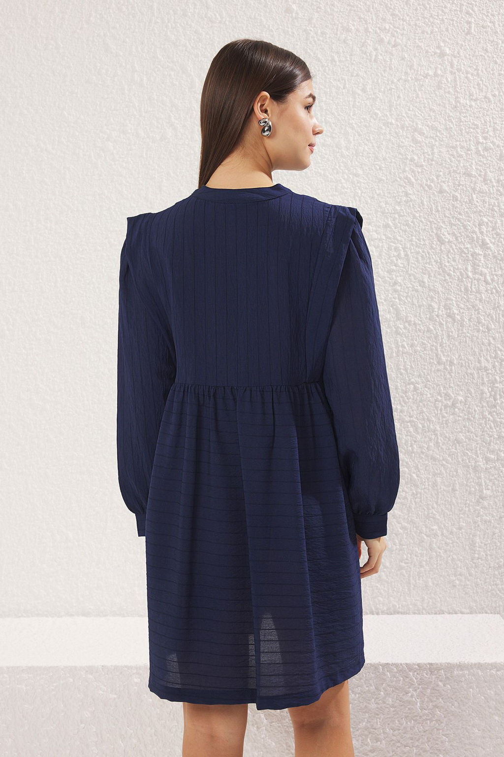 TRENDYOLMILLA Yesil Duz Rahat Kesim V Yaka Mini Dokuma Elbise TWOSS25EL00049 фото 5