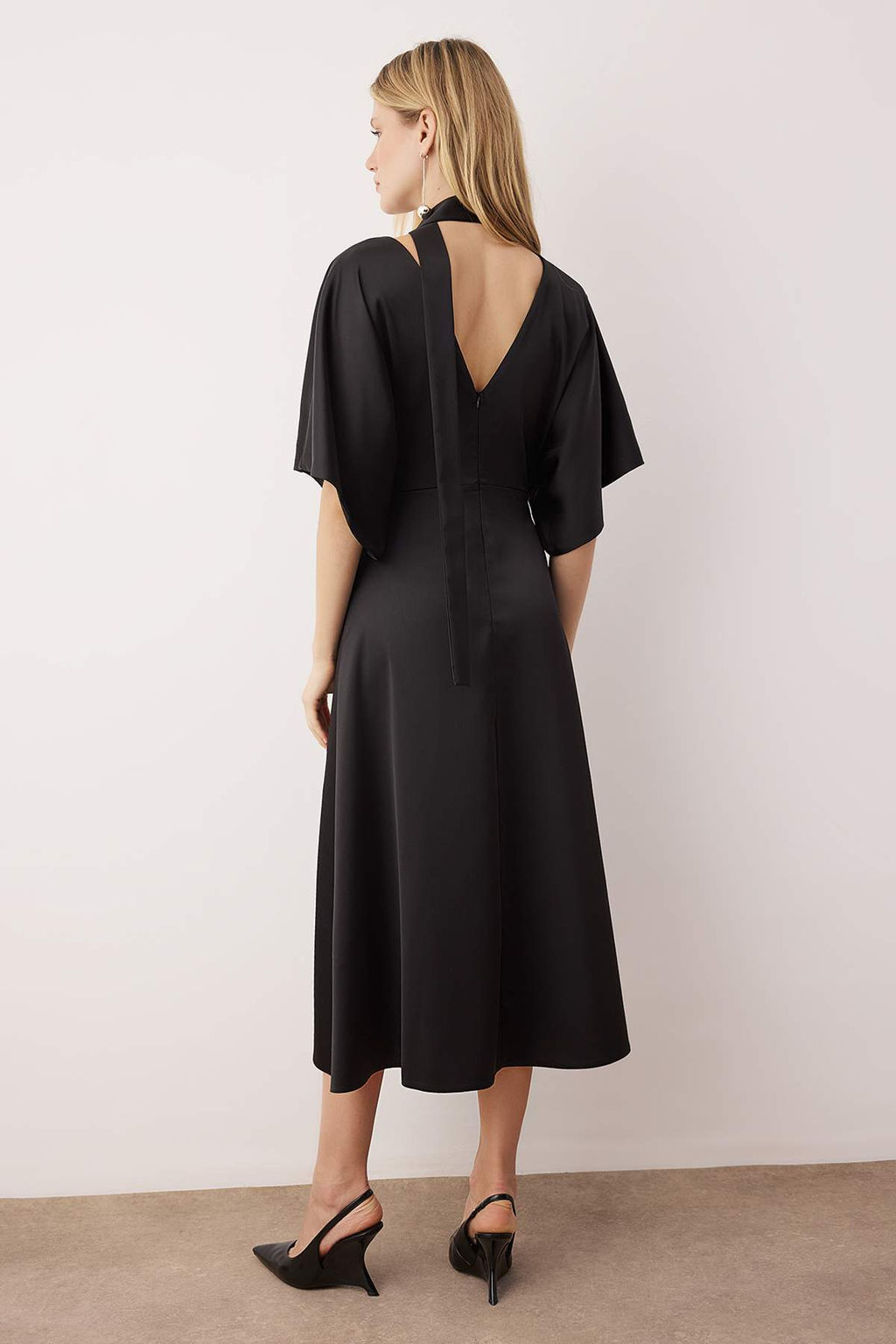 Siyah Duz Fularl? Midi Dokuma Elbise TWOAW26EL00277 - Trendyolmilla фото 4