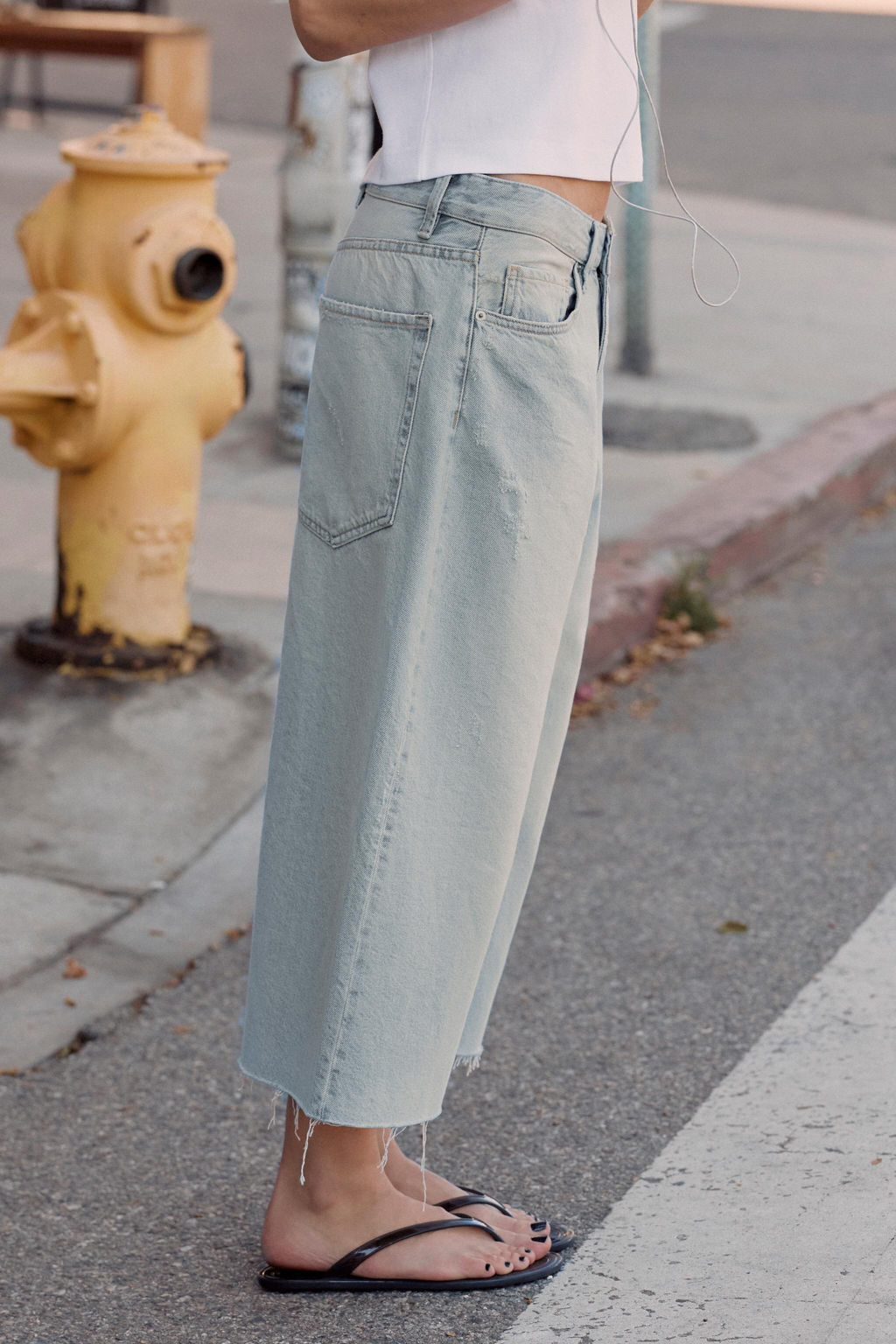 BERMUDA JORTS DENIM TRF ROTOS TIRO MEDIO / Azul claro - Zara фото 4