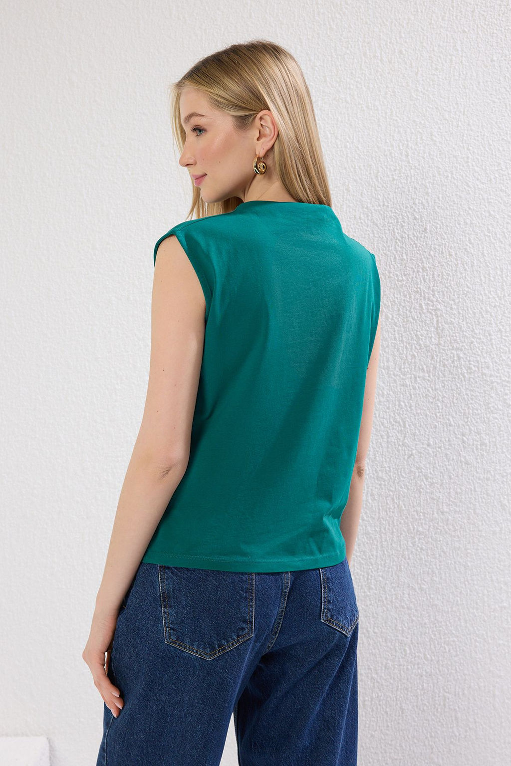 Zumrut Yesili %100 Pamuk Kay?k Yaka S?f?r Kol Buzgulu Orme T-Shirt TWOSS24TS00051