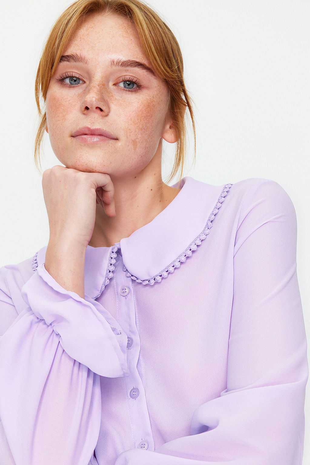 TRENDYOLMILLA Beyaz Bebe Yaka Ponpon Detayl? Regular Normal Kal?p Dokuma Gomlek TWOAW21GO0717  фото 11